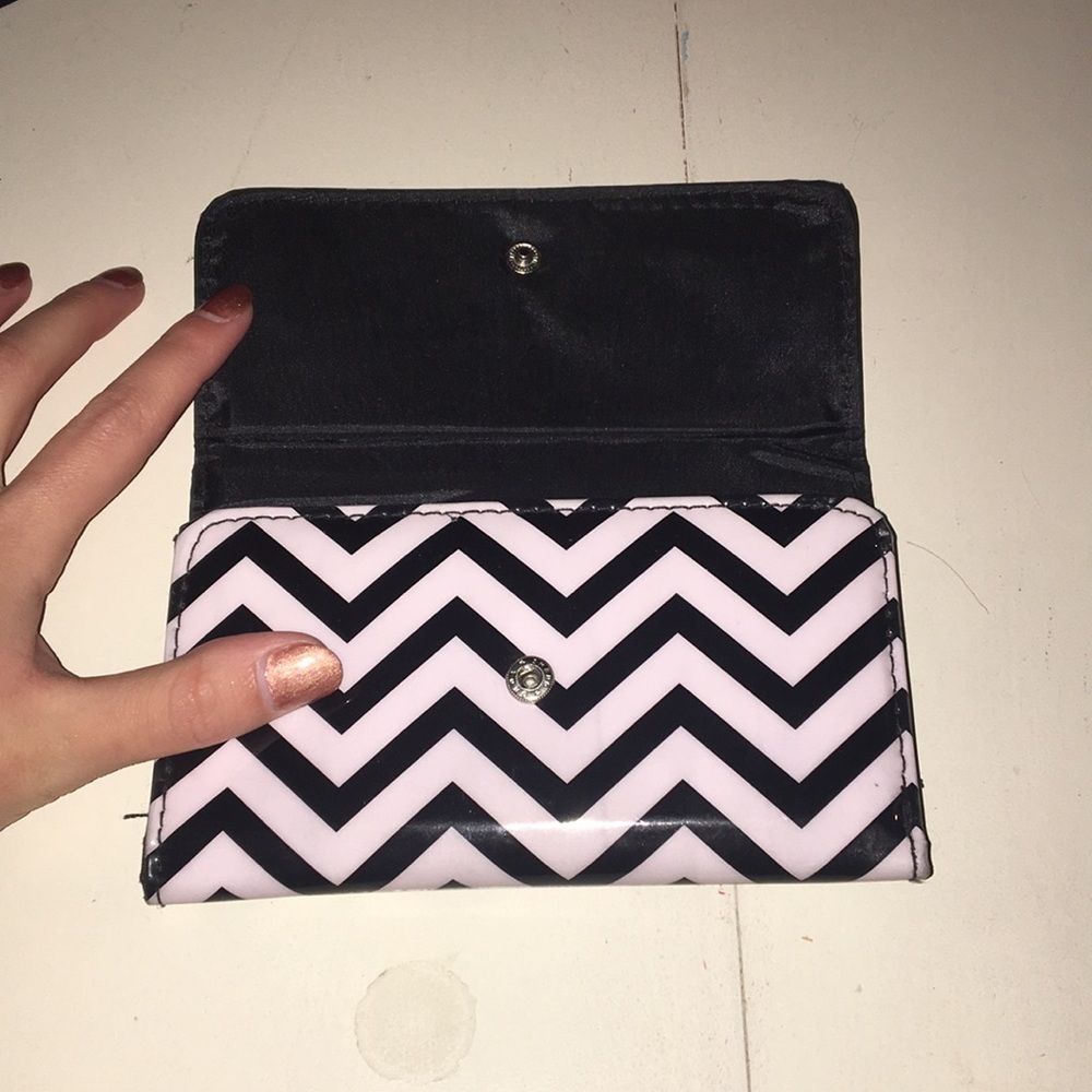 Chevron Wallet - Picture 2 of 5